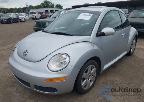 2007 Volkswagen New Beetle 2.5 z USA, uszkodzony, nr VIN 3VWRW31C87M510701